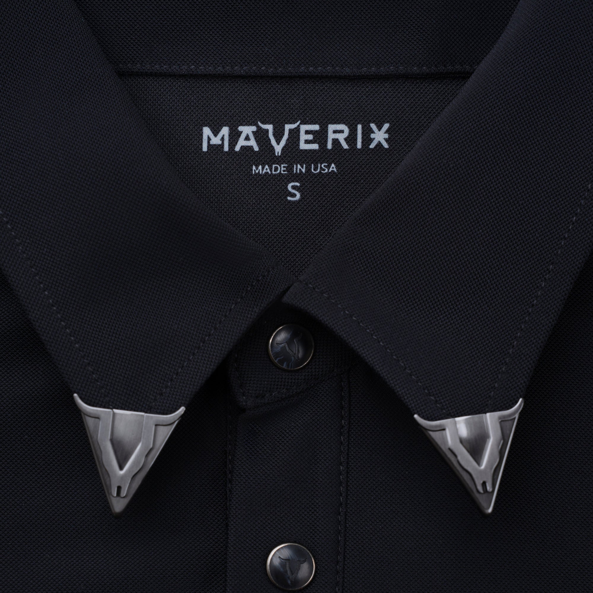 Luxury Western Golf apparel Close-up of a black shirt collar with 'MAVERIX' branding.